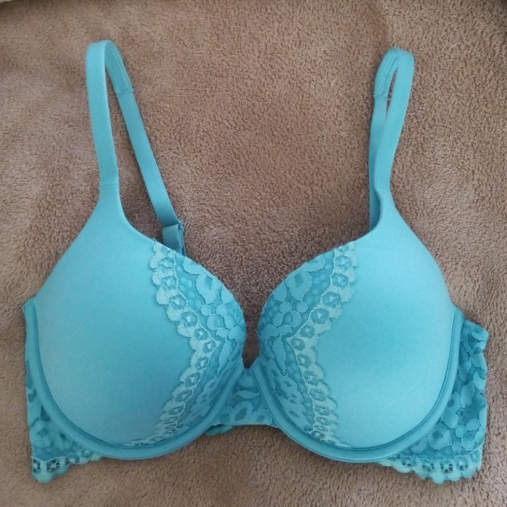 Victoria's Secret bra (32DD)